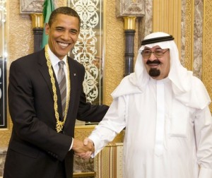 U.S. President Barack Obama (L) with a gift he received from Saudi Arabia's King Abdullah during a meeting at the king's farm outside Riyadh June 3, 2009.    REUTERS/Larry Downing (SAUDI ARABIA POLITICS ROYALS)
