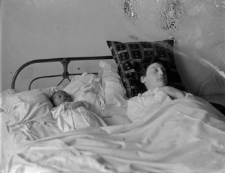 A photo of a sickly mother and baby taken in the 1890s. Both Mrs Gilmer and her baby died a few days after this photo was taken.